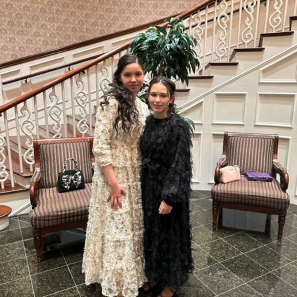 β
olivia kayβ
- Picture 1 of 12